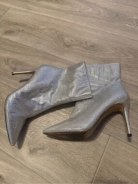 BP WOMEN’s Silver Heeled Booty